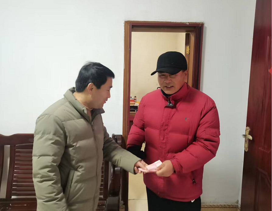 開展“慰問困難黨員·共筑溫暖家園”活動