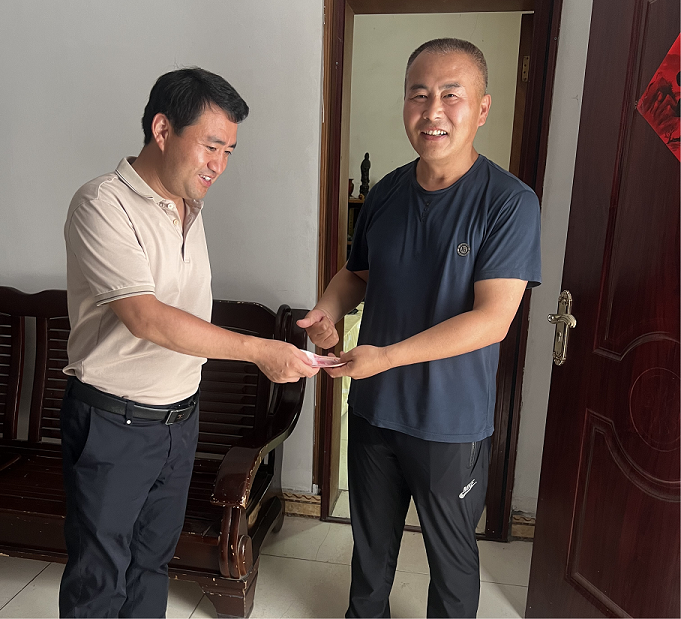 組織開展“七一”慰問困難黨員活動(dòng)